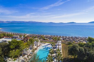 3 outdoor pools