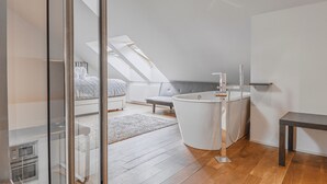 Deluxe Apartment | 2 bedrooms, laptop workspace, iron/ironing board, WiFi (free) - Luxury Apartment in Centre (Prague)