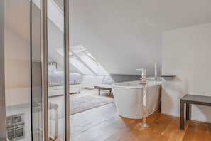 2 bedrooms, individually decorated, individually furnished