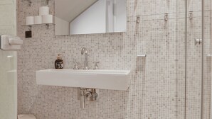 Deluxe Apartment | Bathroom | Free toiletries, hair dryer, bidet, towels - Luxury Apartment in Centre (Prague)