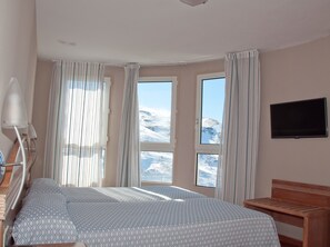 In-room safe, desk, blackout curtains, free WiFi - Hotel Reino Nevado (Monachil)