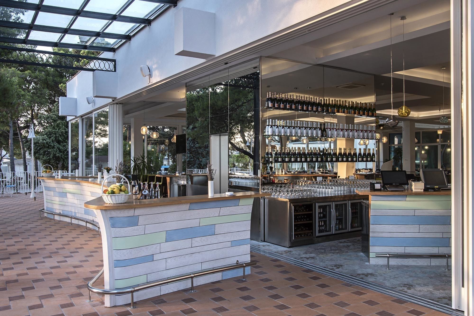 2 bars/lounges, 2 beach bars, poolside bar