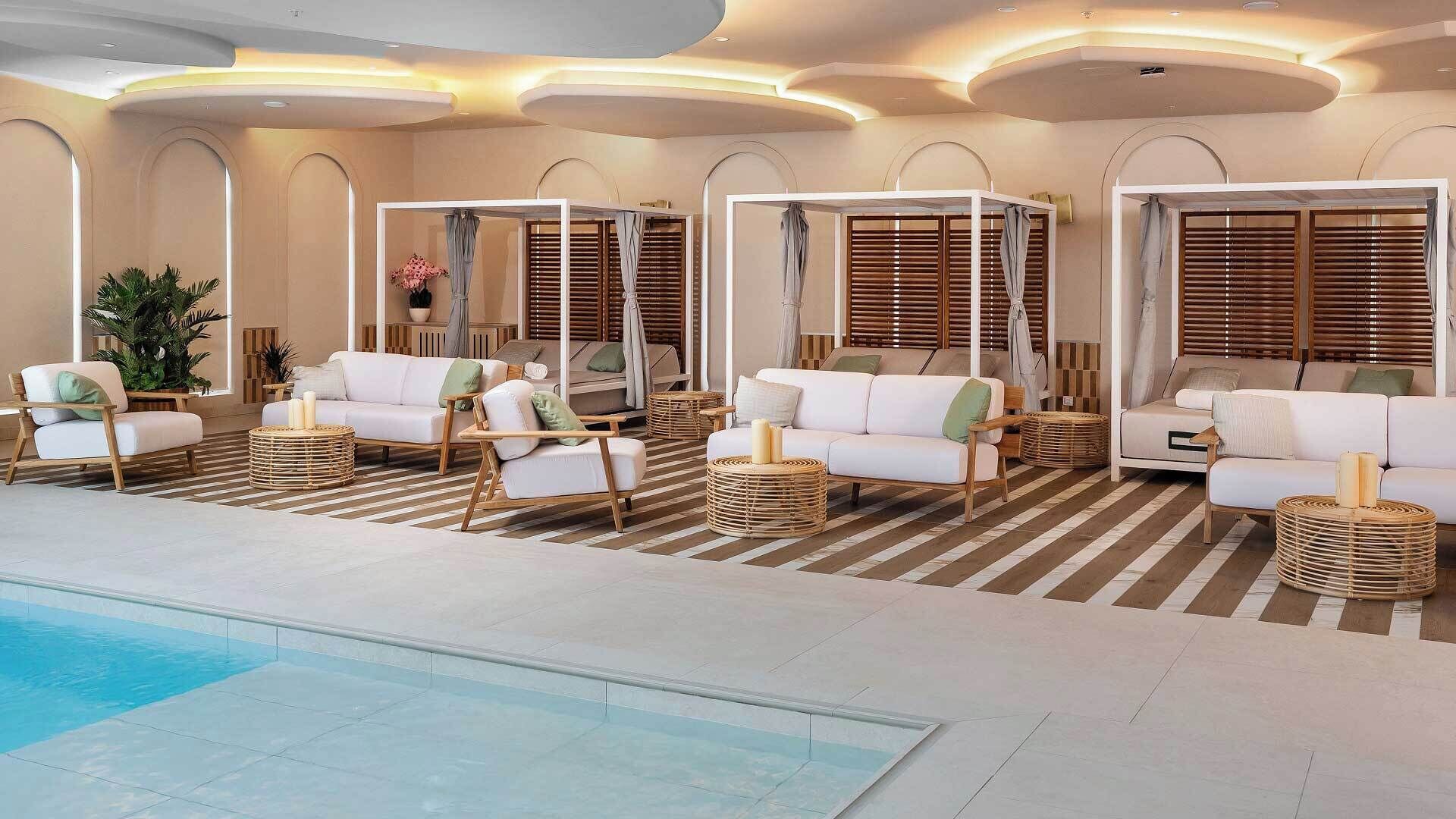2 piscine all'aperto, ombrelloni da piscina, lettini