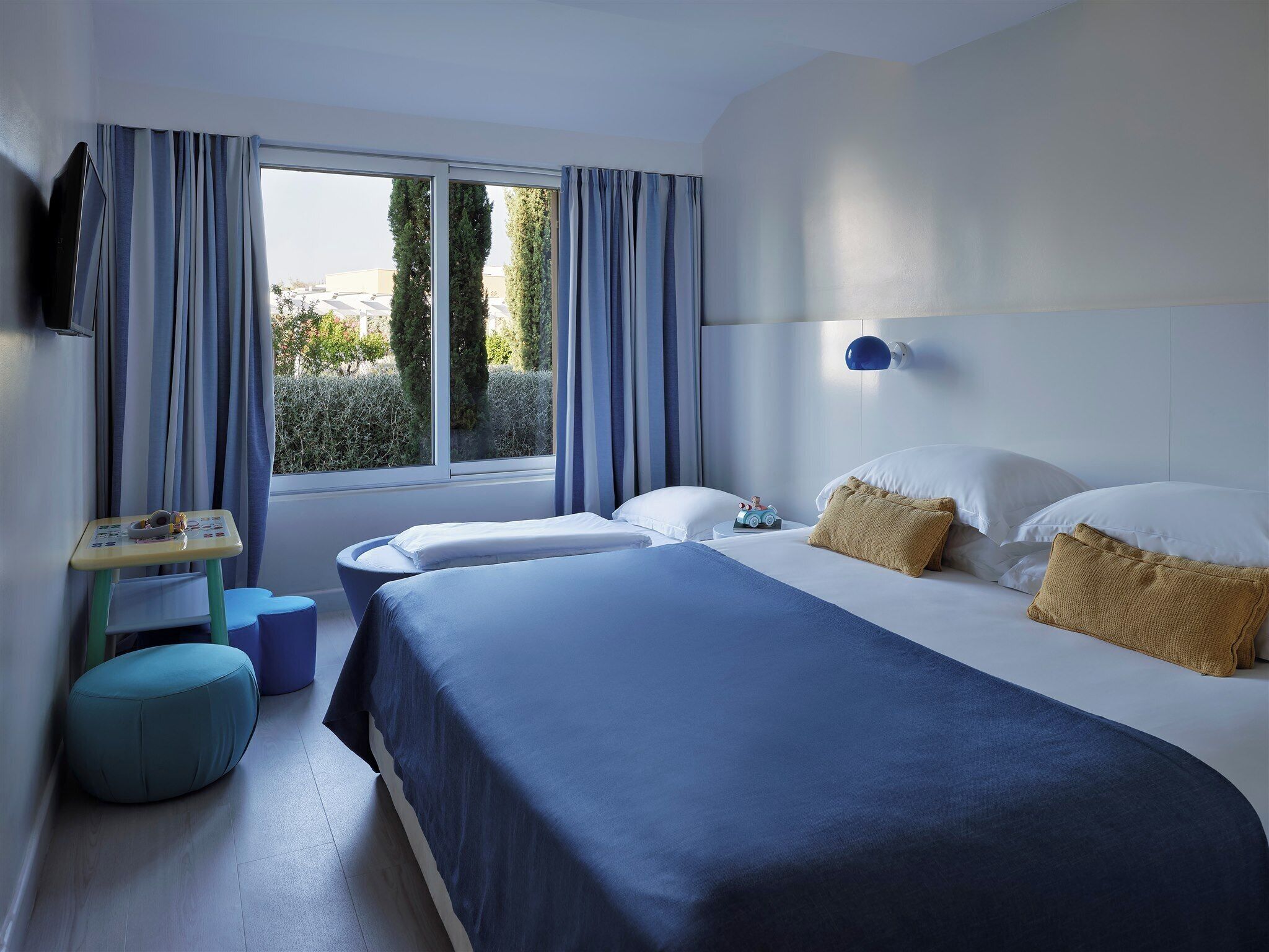 Double Room + 1 22m² Courtyard/Park View | Down comforters, in-room safe, desk, blackout drapes