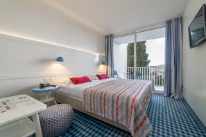 Down duvets, in-room safe, desk, blackout curtains