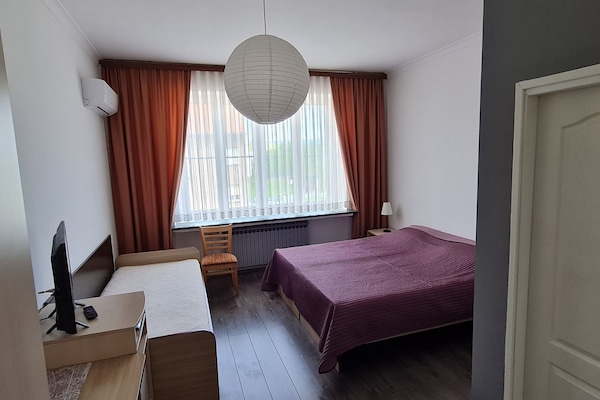 Comfort Triple Room | Soundproofing, iron/ironing board, free WiFi, bed sheets