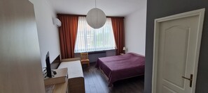 Comfort Triple Room | Soundproofing, iron/ironing board, free WiFi, bed sheets - Rooms Lara (Zagreb)