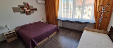 Tremannsrom – deluxe | Lydisolert, strykejern/-brett, wi-fi (inkludert) og sengetøy