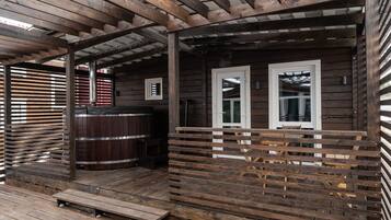 Kroppsbehandlinger, hydroterapi, aromaterapi og dypvevsmassasje