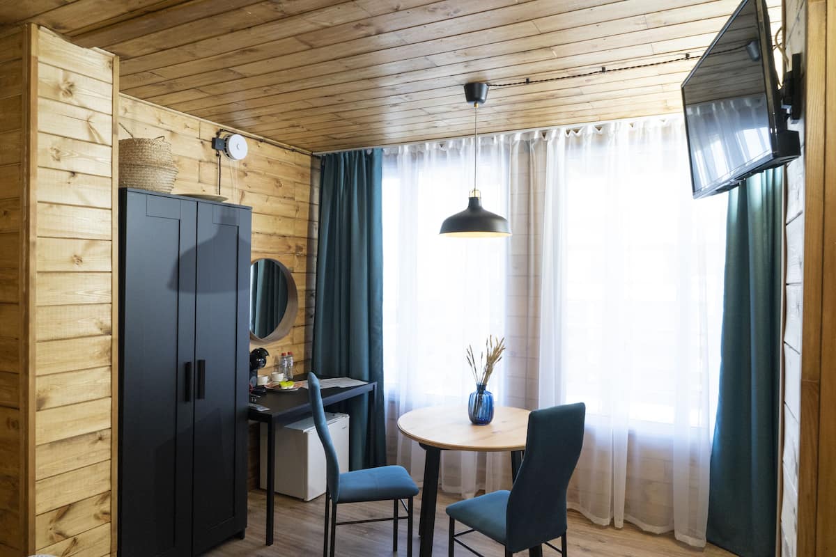Luxury-Doppel- oder -Zweibettzimmer | Allergikerbettwaren, Zimmersafe, individuell dekoriert