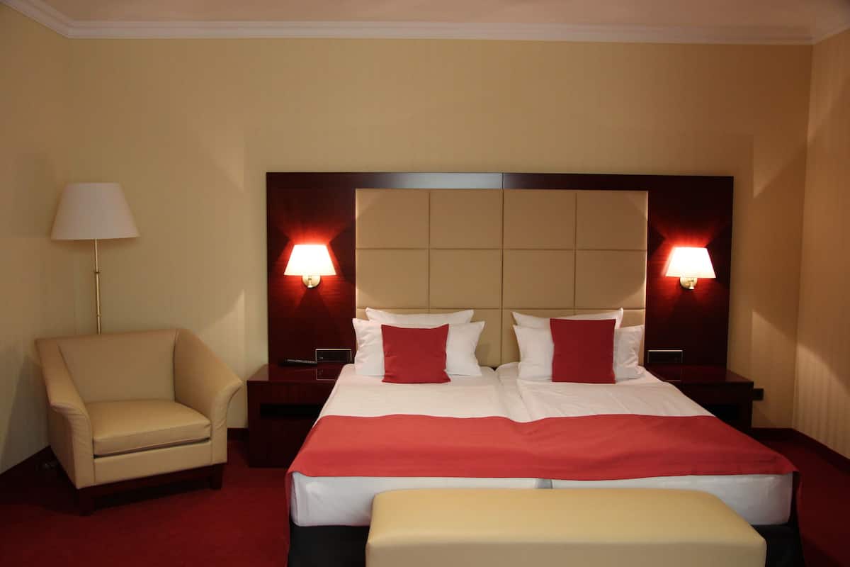 1 bedroom, hypo-allergenic bedding, in-room safe, desk