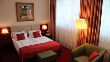 Hypo-allergenic bedding, in-room safe, desk, laptop workspace