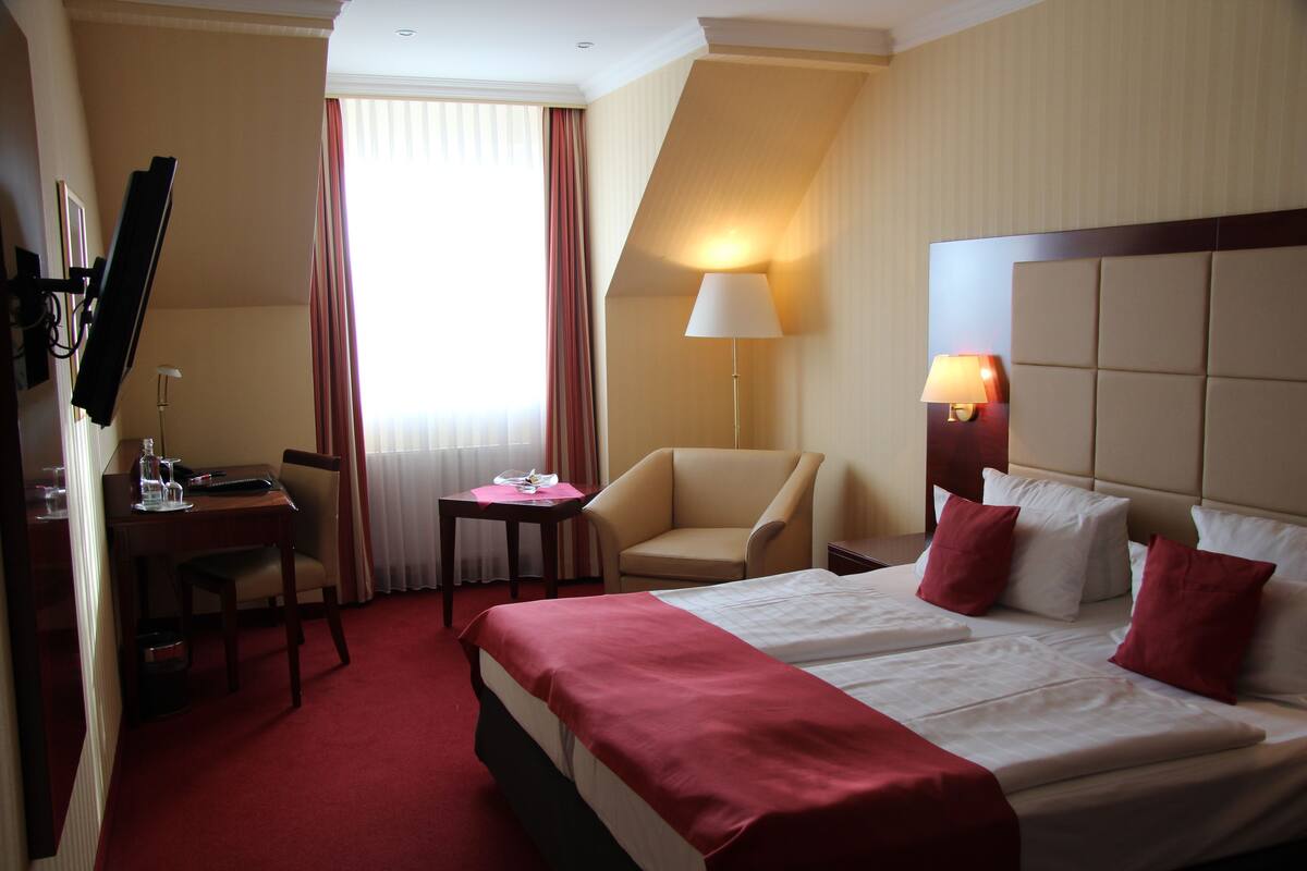 Hypo-allergenic bedding, in-room safe, desk, laptop workspace