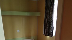 Husvogn, 2 soverom, terrasse | 2 soverom, safe på rommet og barnesenger (inkludert)