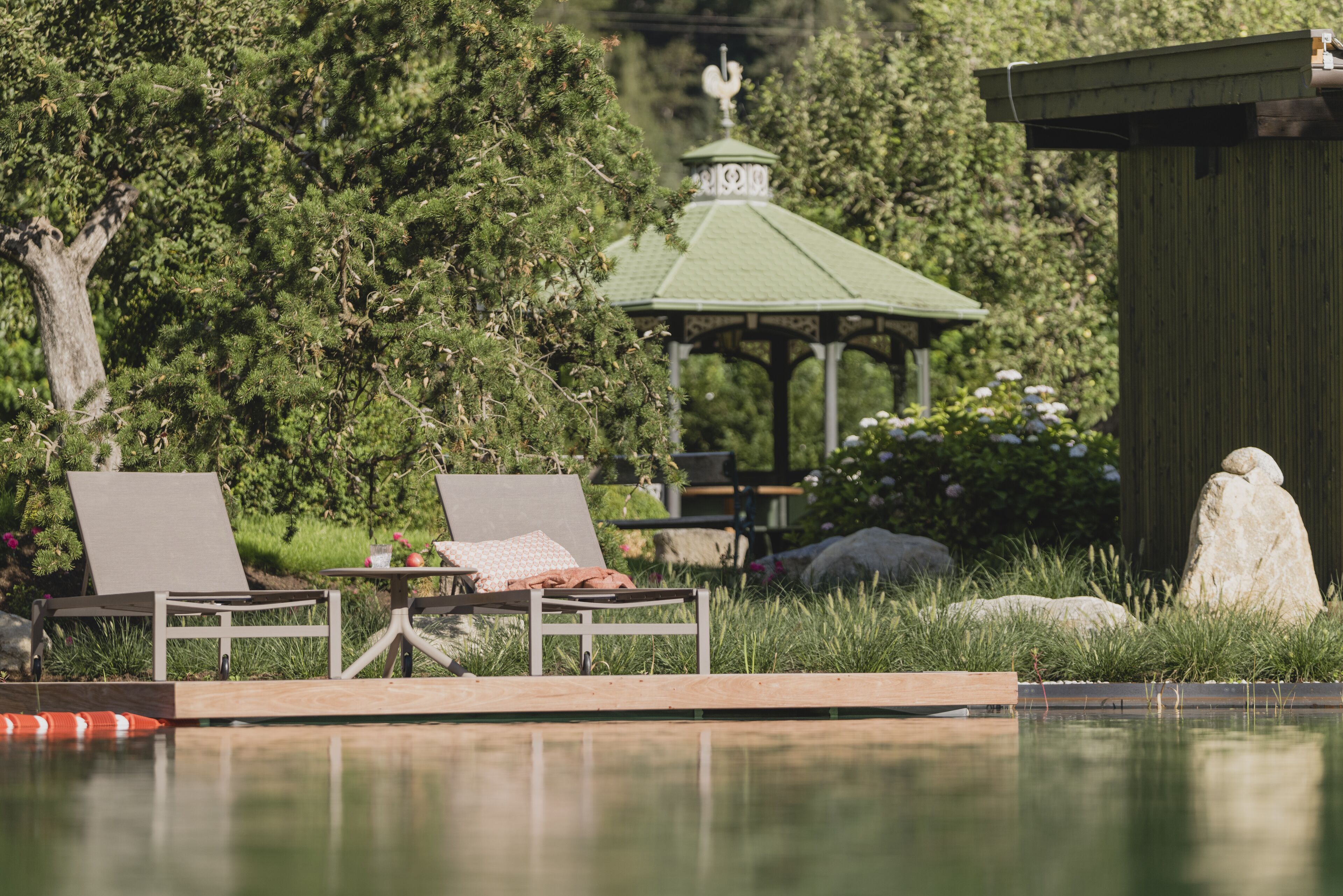 2 piscinas techadas, una piscina al aire libre