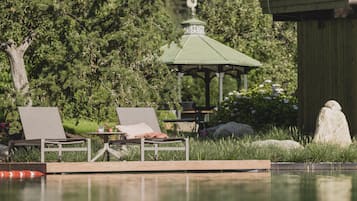 2 indoor pools, outdoor pool, sun loungers