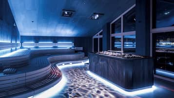 Sauna, hot tub, steam room