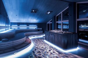 Sauna, hot tub, steam room