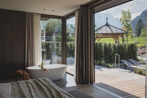 Loft (am See) | Garden view - Neuhaus Zillertal Resort (Mayrhofen)