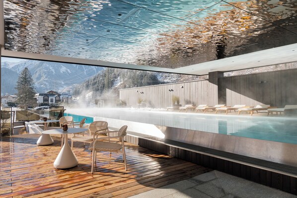 2 indoor pools, outdoor pool, sun loungers - Neuhaus Zillertal Resort (Mayrhofen)