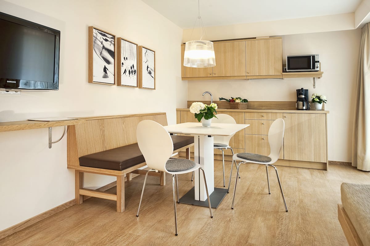 Apartment, 2 Bedrooms | Private kitchenette