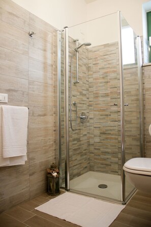 Zweibettzimmer, barrierefrei (Ciliegio) | Dusche im Bad