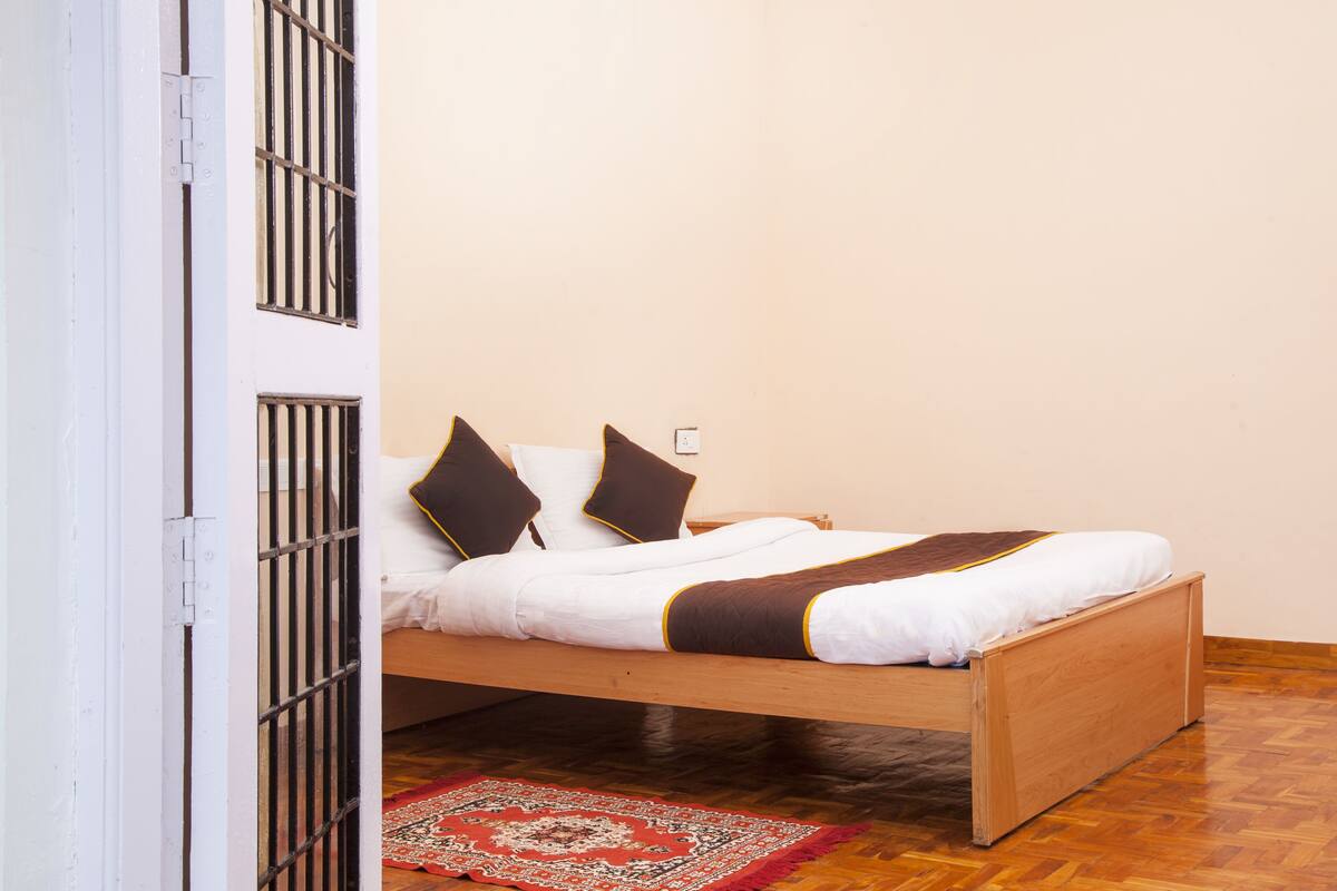In-room safe, iron/ironing board, rollaway beds, bed sheets