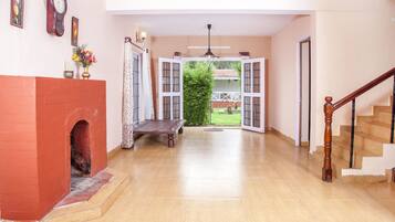 Villa 2 | Living room | Flat-screen TV