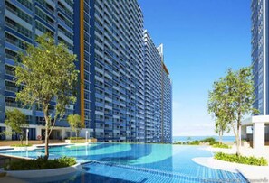 室內游泳池和室外游泳池