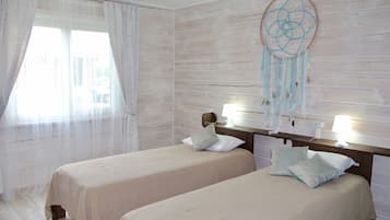 Chambre Double ou avec lits jumeaux, vue jardin | Fer et planche à repasser, Wi-Fi gratuit, draps fournis
