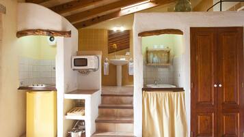 Estudio, no fumadores (Bona Vista) | Cocina privada | Frigorífico grande, microondas, horno y placa de cocina