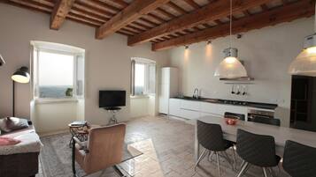 Apartment, 3 Bedrooms | Living room | Smart TV