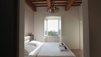 Apartment, 3 Bedrooms | 3 bedrooms, cribs/infant beds, free WiFi, bed sheets