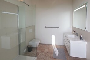 Apartment, 3 Bedrooms | Bathroom