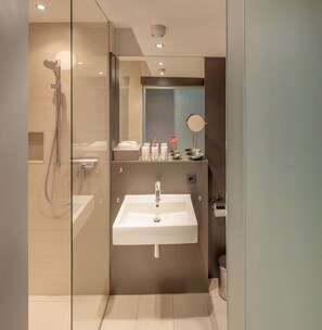 Alloggio City su due livelli, vista città (Querstrasse) | Bagno | Vasca da bagno a immersione totale, asciugacapelli, asciugamani