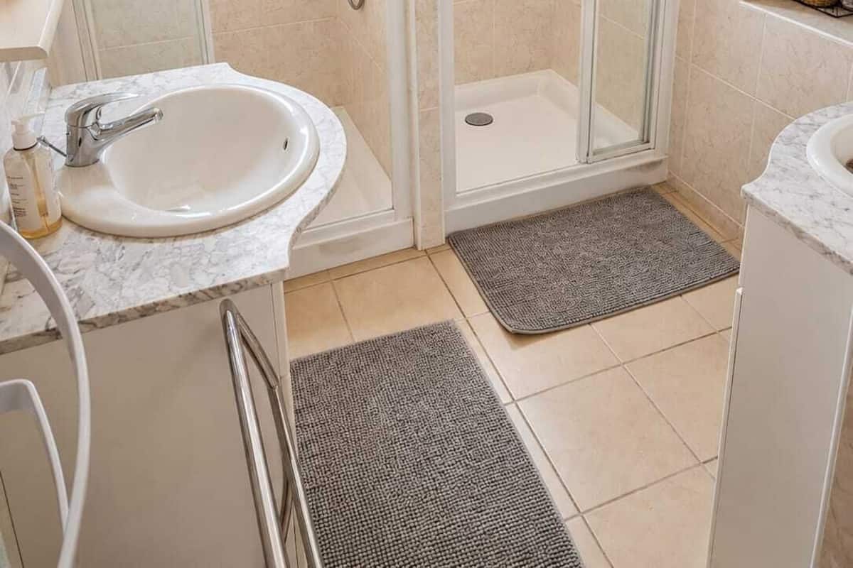 Habitación familiar con 1 cama matrimonial o 2 individuales, baño en la habitación