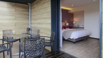 Luxe tweepersoonskamer, privébadkamer, uitzicht op de binnenplaats (Avec Terrasse privée) | Terras