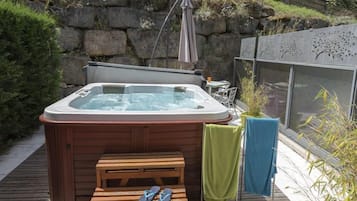 Superior Double Room, Hot Tub (Fée des Etoiles) | Jetted tub