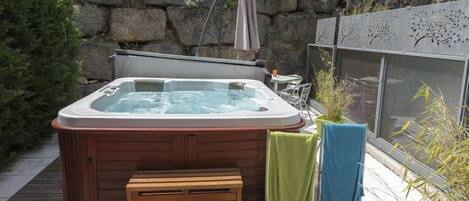 Quarto casal superior, banheira de imersão (Fée des Etoiles) | Banheira de hidromassagem