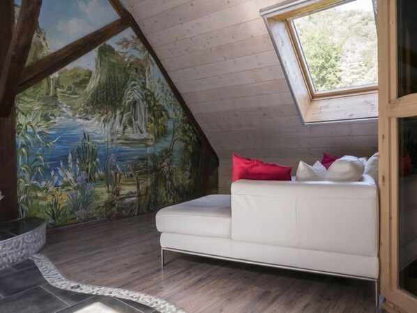 Suite, sauna (Fée Mélusine, lit rond) | Salle de séjour