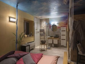 Doppelzimmer, Sauna (Fée des Rêves) | Minibar, individuell dekoriert, individuell eingerichtet, Schreibtisch