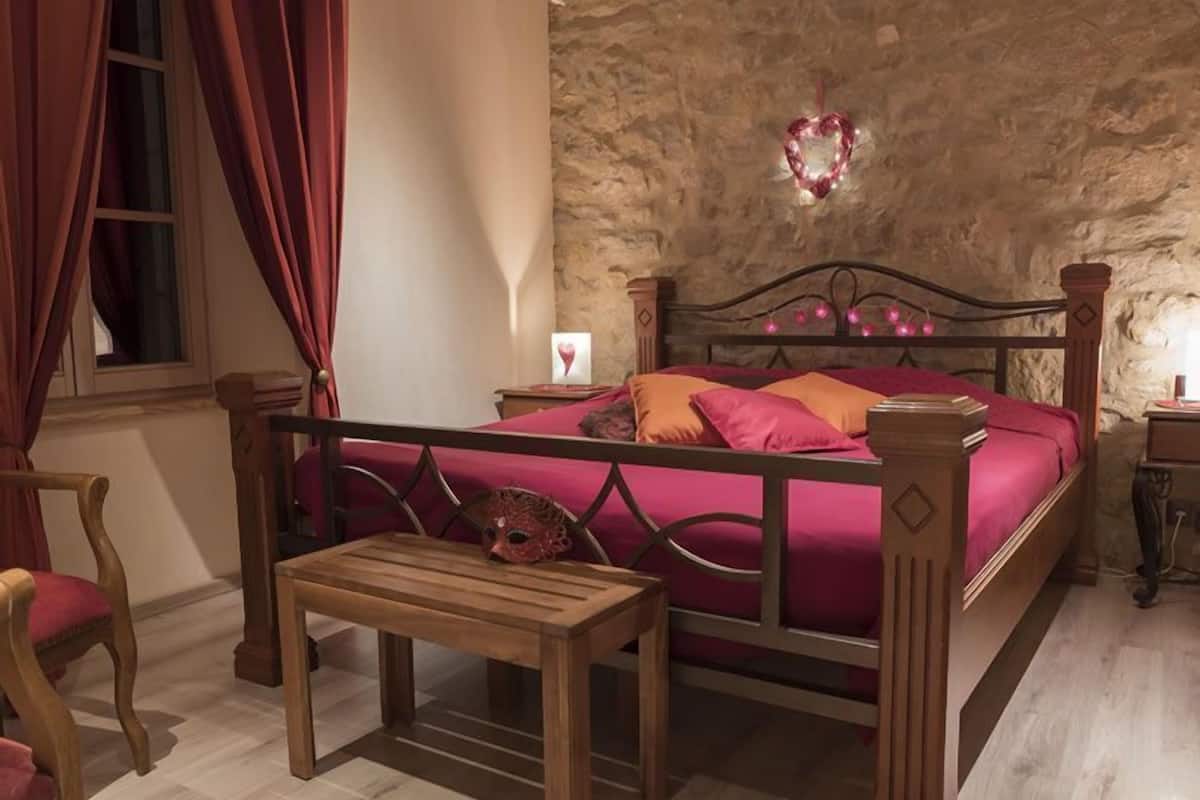 Double Room (Fée Romantique) | Minibar, desk, blackout drapes, soundproofing