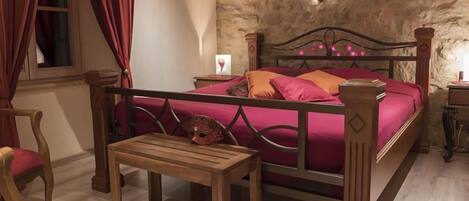 Habitación doble (Fée Romantique) | Minibar, decoración personalizada, muebles diferentes y escritorio