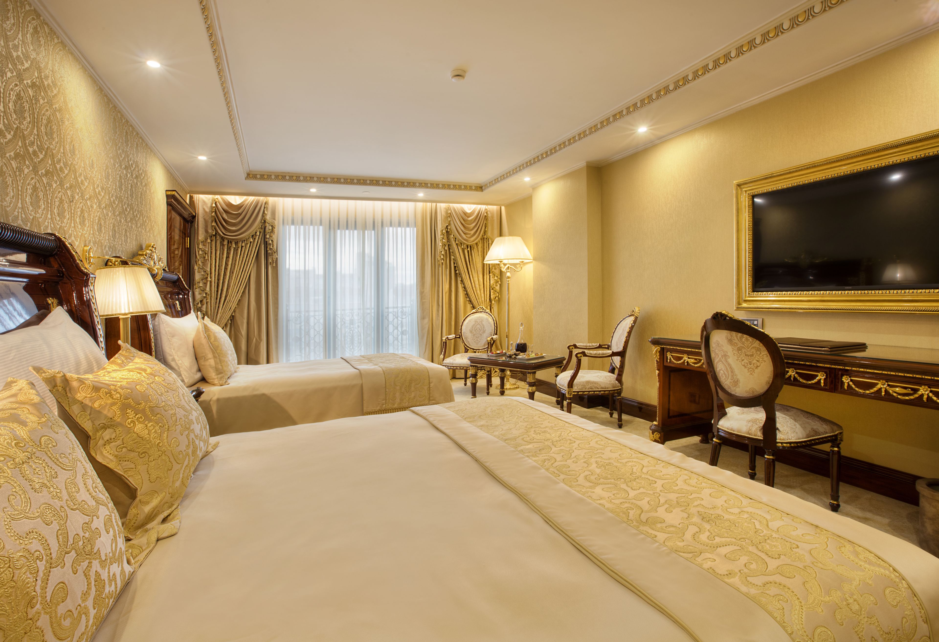 deluxe room | 1 bedroom, premium bedding, minibar, in-room safe