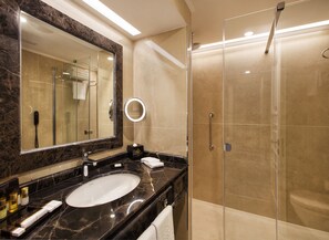 Designer toiletries, hair dryer, bathrobes, slippers - Ottoman's Life Hotel Deluxe (Istanbul)
