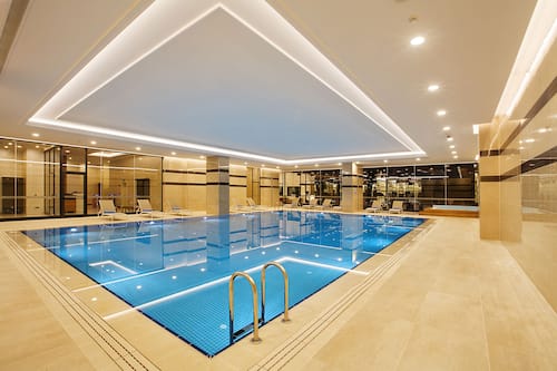 2 indoor pools