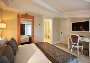 Junior Room | Premium bedding, minibar, in-room safe, desk - Ottoman's Life Hotel Deluxe (Istanbul)
