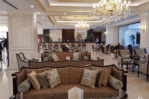 Lobby lounge