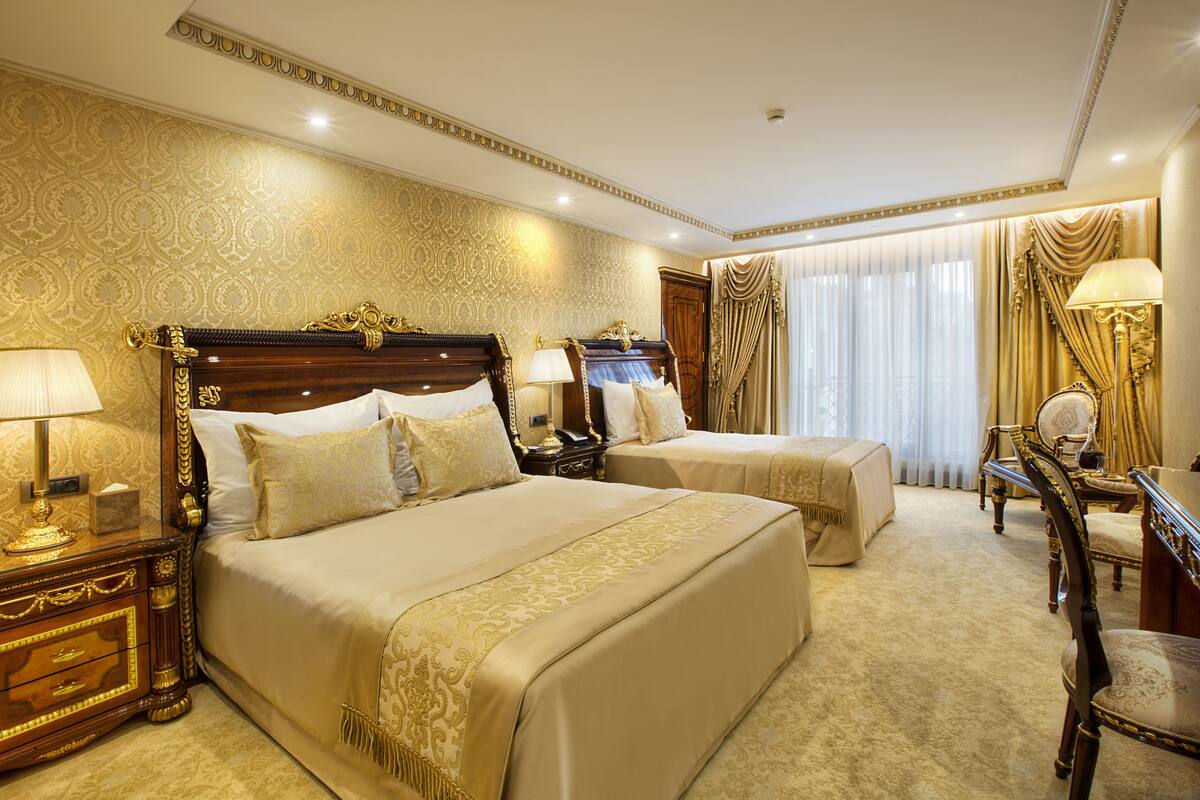 Deluxe Room | Premium bedding, minibar, in-room safe, desk