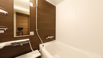 Articles de toilette gratuits, sèche-cheveux, chaussons